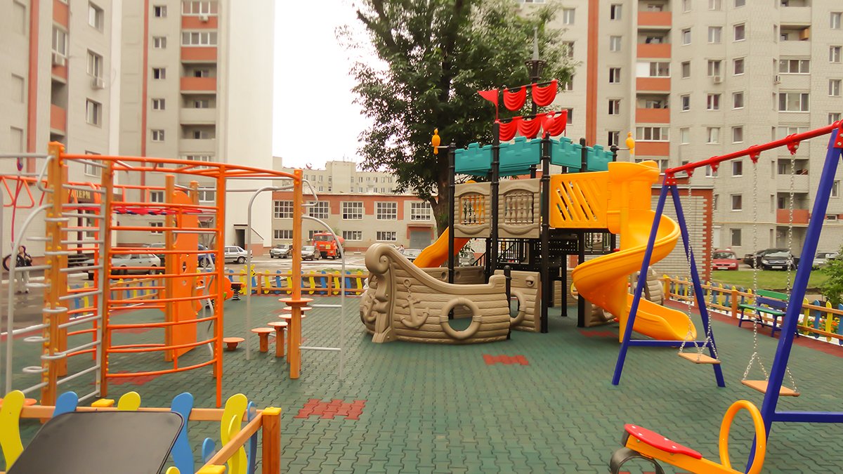 Детская площадка на Бульваре Роз в г. Энгельс